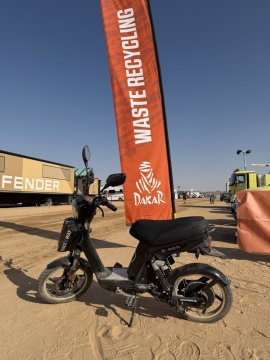 Dakar 2026: Jak se prohánět bivakem stylově a bez hluku? S RACCEWAY® E-BABETA®!