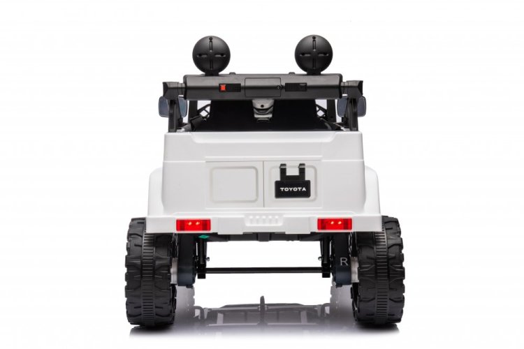 Coche eléctrico infantil Toyota FJ Cruiser blanco